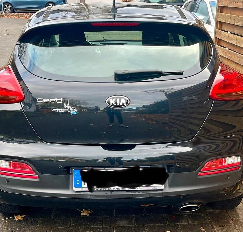 Gebraucht Kia Ceed Edition 7 135 PS (99 kW) 2014 Schwarz Kleinwagen