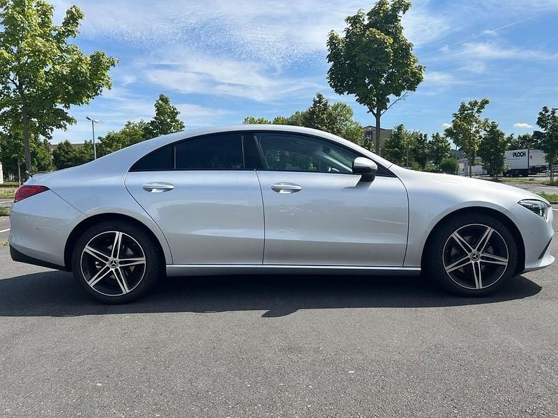 Silber Gebraucht 2020 Mercedes CLA180 Progressive Limousine | 25.499 € (Superpreis) - Bild 1/4