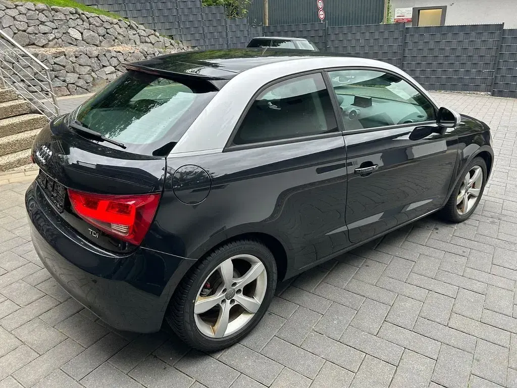 Gebraucht Audi A1 Attraction 90 PS (66 kW) 2012 Schwarz Kleinwagen