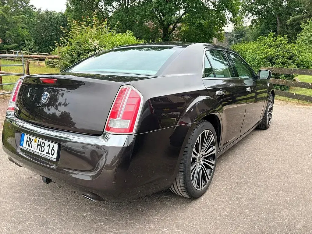 Gebraucht Lancia Thema 239 PS (175 kW) 2012 Braun Limousine