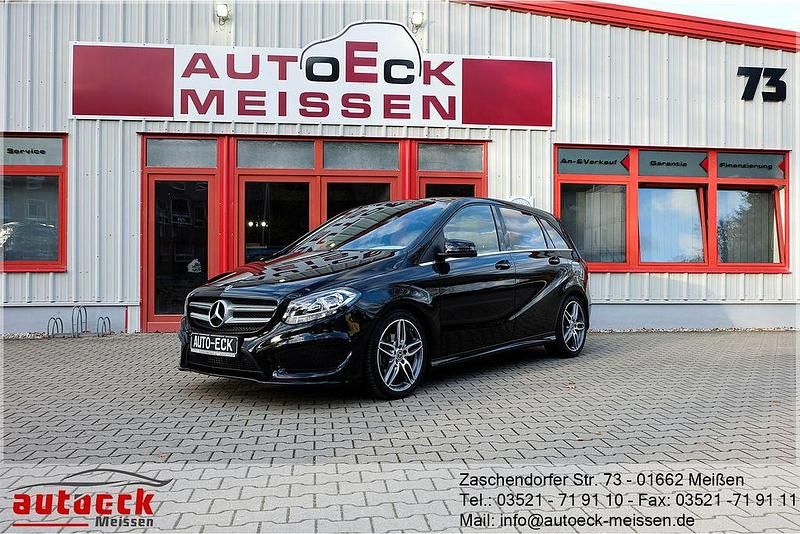 Schwarz Gebraucht 2018 Mercedes 180 AMG line Limousine | 15.450 € (Fairer Preis) - Bild 1/4