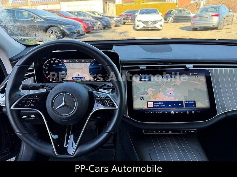 Gebraucht Mercedes E300 204 PS (150 kW) 2024 831 graphitgraumet. Kombi