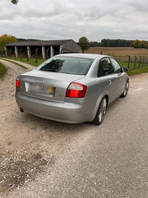 Silber Gebraucht 2002 Audi A4 Limousine | 1.200 € (Guter Preis) - Bild 1/4