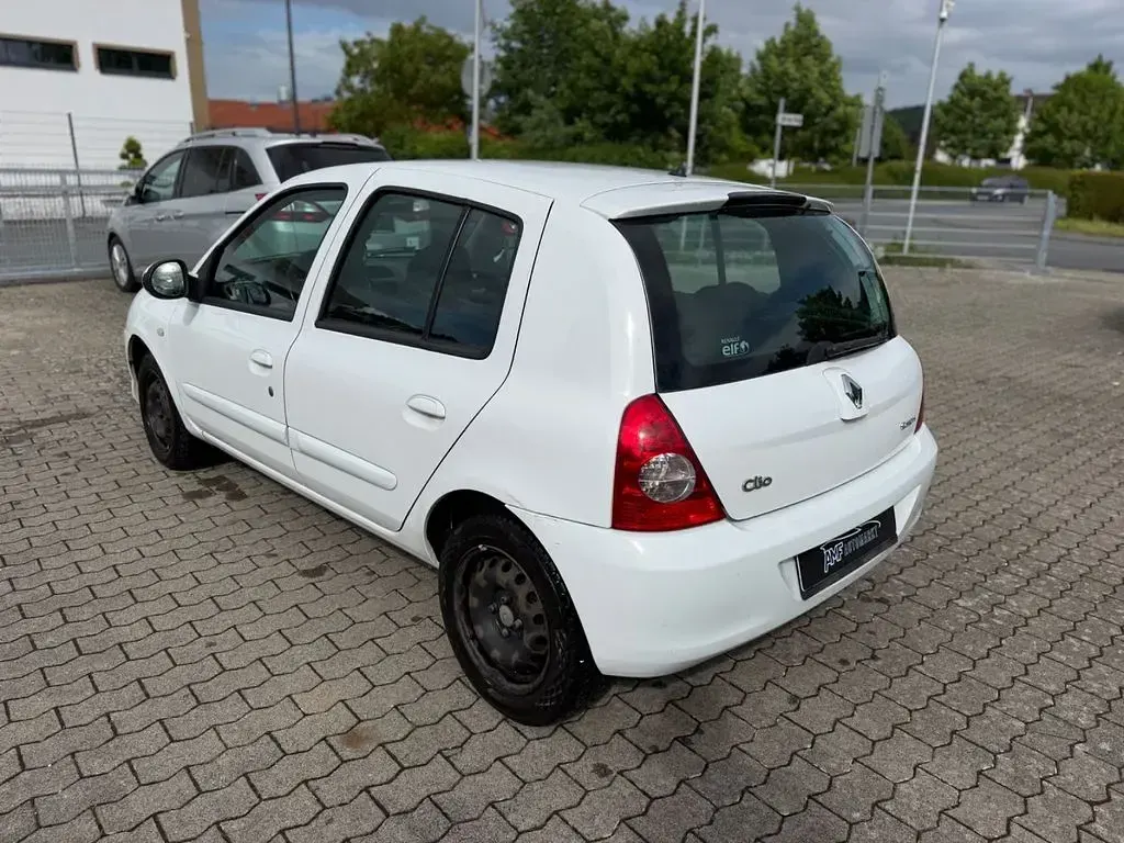 Gebraucht Renault Clio Authentique 58 PS (42 kW) 2010 Weiß Limousine