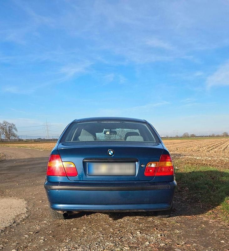 Second-hand BMW 318 143 CP (105 kW) 2002 Albastru Berlinǎ