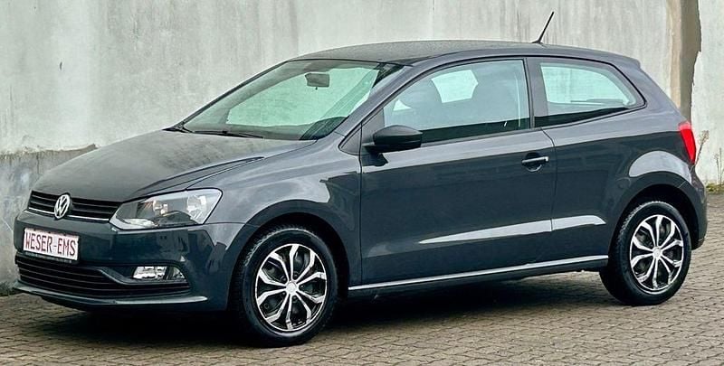 Grau Gebraucht 2016 VW Polo Trendline Kleinwagen | 5.925 € (Guter Preis) - Bild 1/4