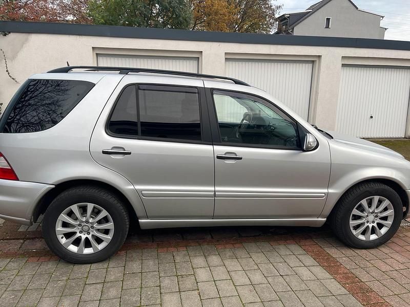 Gebraucht Mercedes ML500 292 PS (214 kW) 2005 Silber SUV