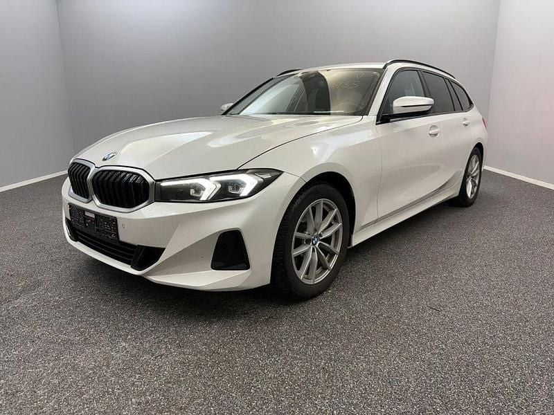 Weiß Gebraucht 2023 BMW 320 Shadowline Limousine | 28.499 € (Superpreis) - Bild 1/4