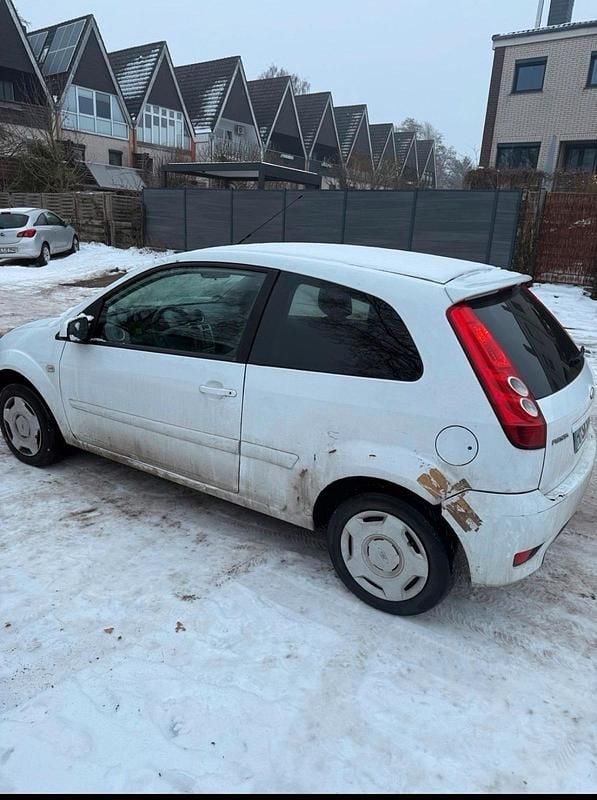 Gebraucht Ford Fiesta 69 PS (50 kW) 2008 Weiß Kleinwagen