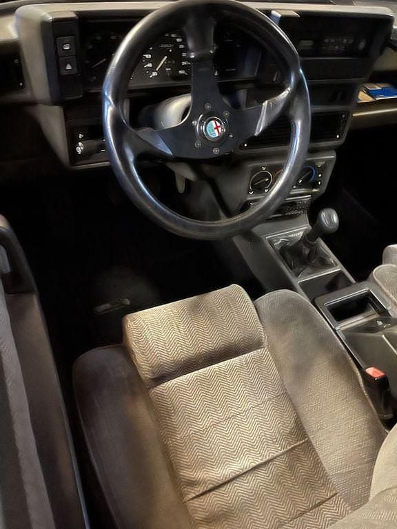 Gebraucht Alfa Romeo 75 145 PS (106 kW) 1990 Rot Limousine