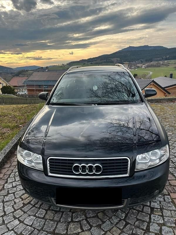 Gebraucht Audi A4 131 PS (96 kW) 2002 Schwarz Kombi