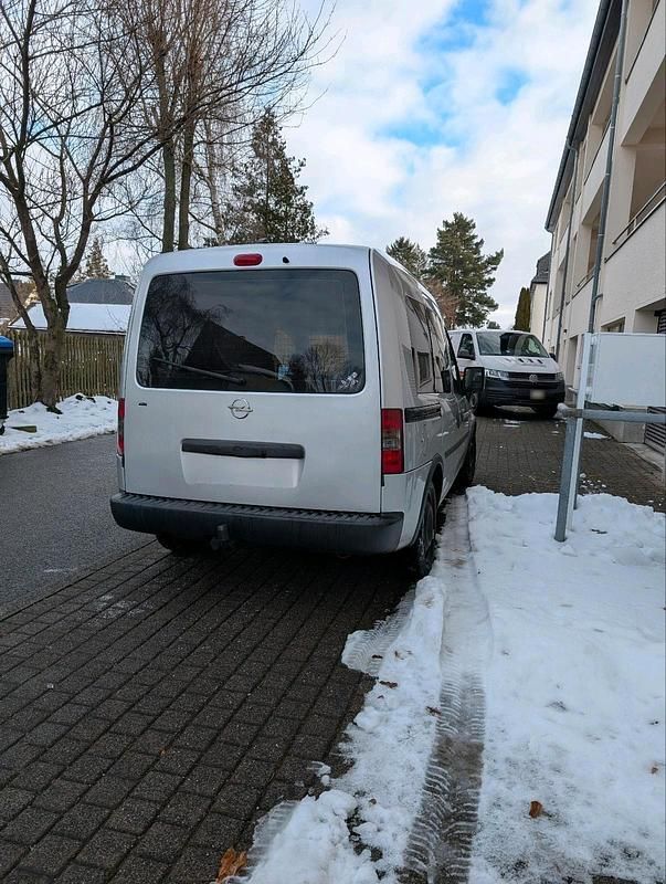 Gebraucht Opel Combo 95 PS (69 kW) 2008 Silber Van / Kleinbus