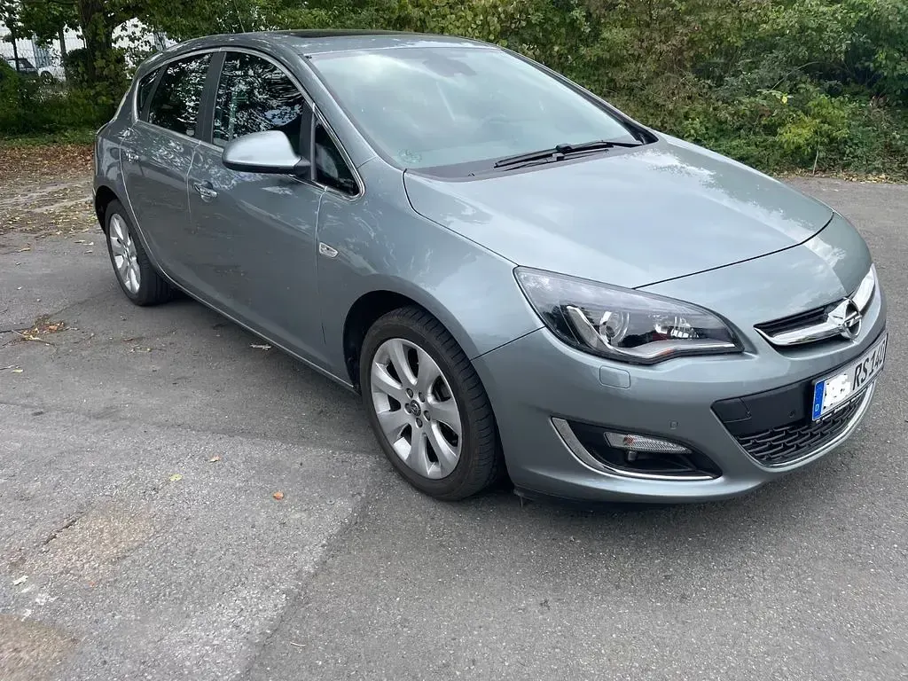 Gebraucht Opel Astra Edition 120 PS (88 kW) 2012 Grau Limousine