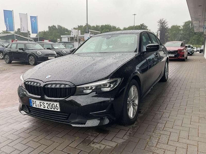 Gebraucht BMW 318 Advantage 150 PS (110 kW) 2022 Schwarz Limousine