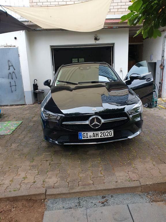 Schwarz Gebraucht 2020 Mercedes CLA180 Limousine | 16.999 € (Fairer Preis) - Bild 1/4
