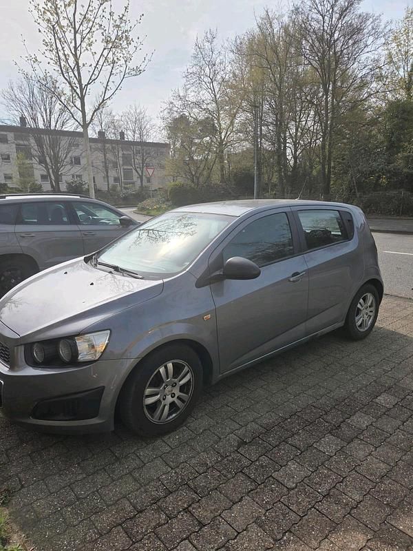 Gebraucht Chevrolet Aveo 86 PS (63 kW) 2012 Grau Kleinwagen