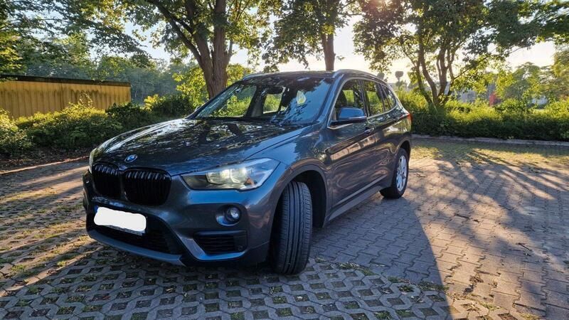 Grau Gebraucht 2018 BMW X1 SUV | 17.500 € (Guter Preis) - Bild 1/4
