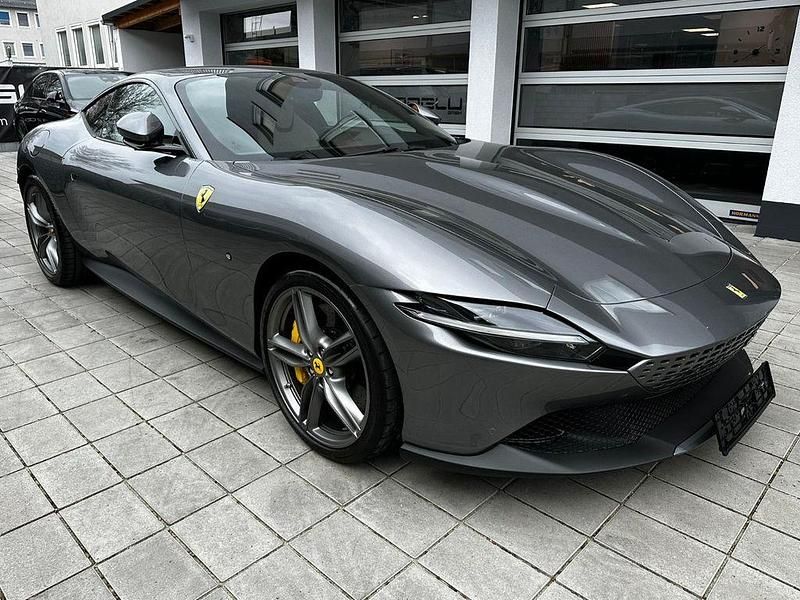 Grigio ferro met 790 Gebraucht 2023 Ferrari Roma Coupé | 219.900 € - Bild 1/4
