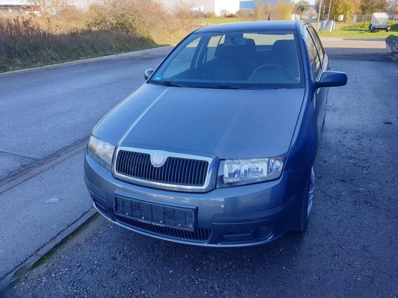 Grau Gebraucht 2007 Skoda Fabia Limousine | 1.000 € (Superpreis) - Bild 1/4