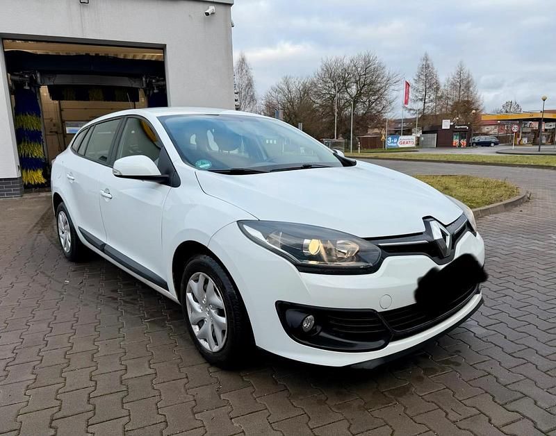 Weiß Gebraucht 2015 Renault Mégane GrandTour Kombi | 3.999 € (Guter Preis) - Bild 1/4