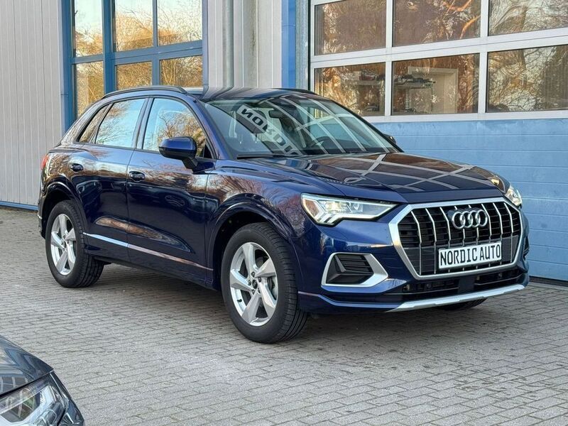 Navarrablau metallic Neu 2025 Audi Q3 Sport SUV | 37.995 € (Superpreis) - Bild 1/4