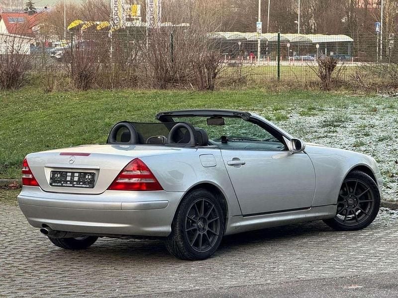 Gebraucht Mercedes SLK200 163 PS (119 kW) 2000 Silber Cabrio