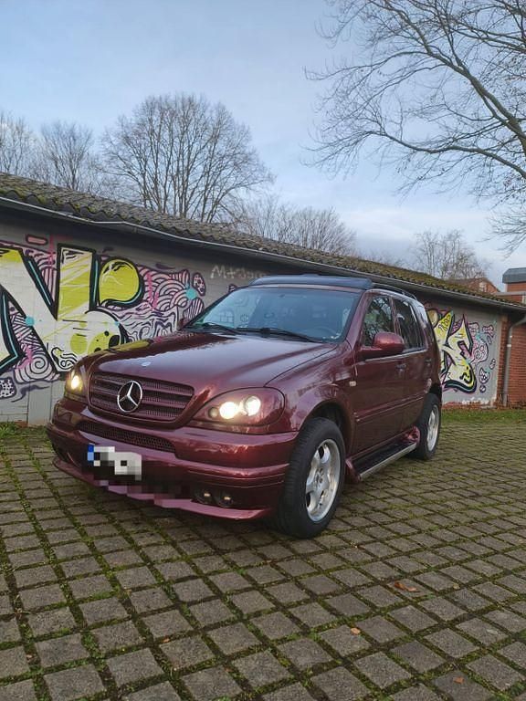 Rot Gebraucht 1999 Mercedes ML320 SUV | 7.900 € - Bild 1/4