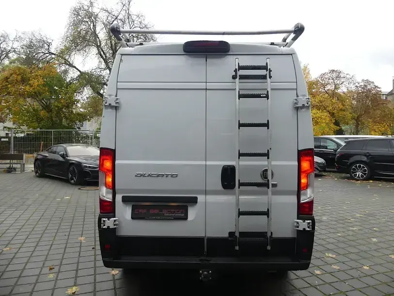 Gebraucht Fiat Ducato 140 PS (102 kW) 2023 Weiss (weiss (pastell)) (metallic) Van