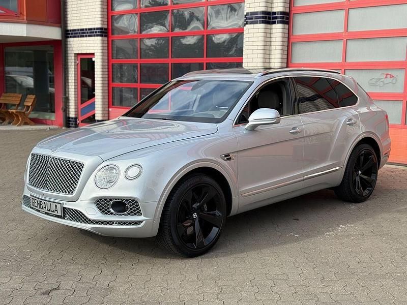 Silber Gebraucht 2017 Bentley Bentayga Mulliner SUV | 123.950 € - Bild 1/4