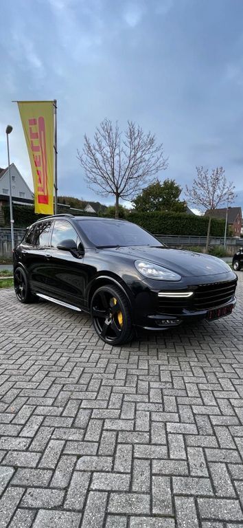 Schwarz Gebraucht 2016 Porsche Cayenne Turbo S SUV | 46.500 € - Bild 1/4