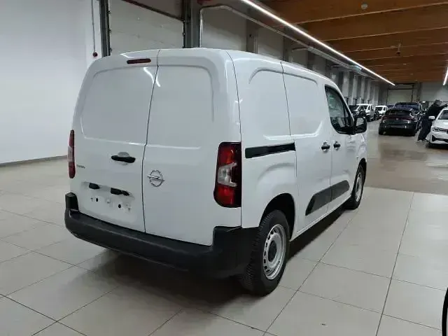 Używany Opel Combo 102 KM (75 kW) 2024 Biały Minivan