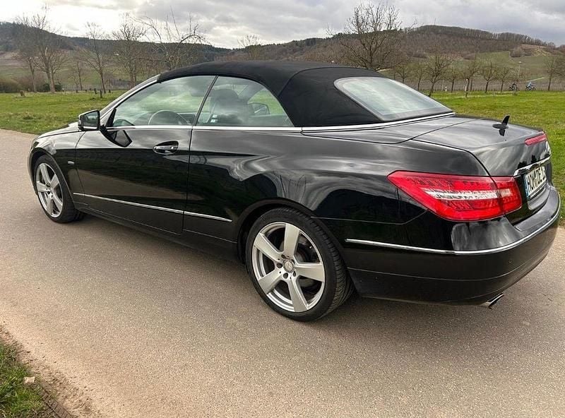 Gebraucht Mercedes E250 Avantgarde 204 PS (150 kW) 2011 Schwarz Cabrio