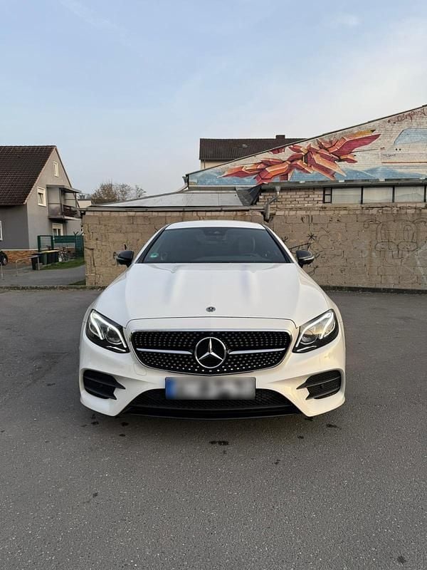 Gebraucht Mercedes E220 194 PS (142 kW) 2020 Weiß Coupé