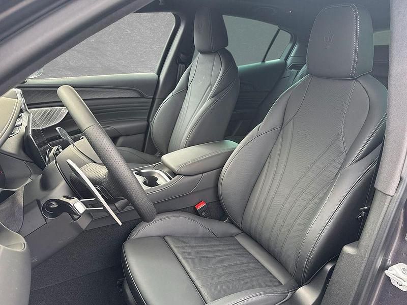 Neu Maserati Grecale 330 PS (242 kW) 2026 Grau SUV