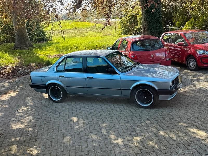 Gebraucht BMW 316 102 PS (75 kW) 1990 Blau Limousine