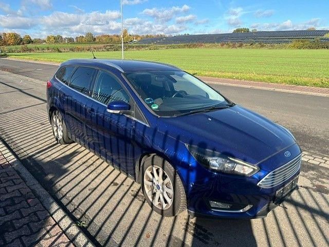 Używany Ford Focus Titanium 125 KM (91 kW) 2015 Niebieski Sedan/Limuzyna