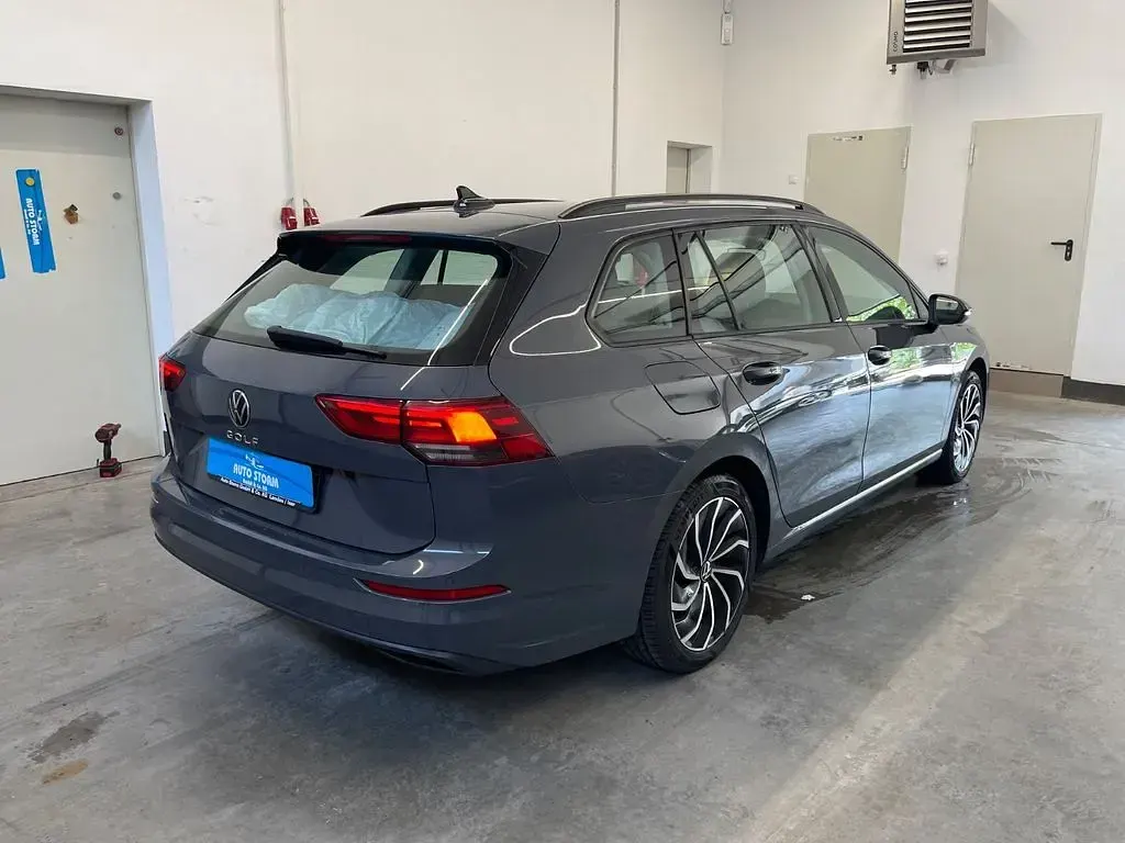 Gebraucht VW Golf VIII Life 150 PS (110 kW) 2022 Grau Kombi