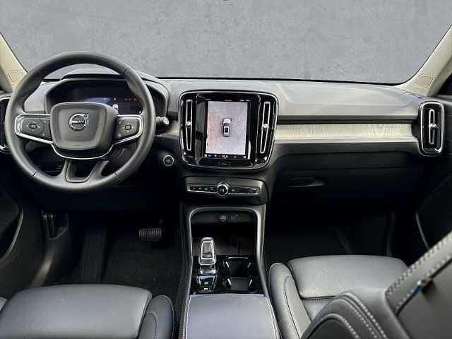 Gebraucht Volvo XC40 Plus 197 PS (144 kW) 2025 Weiß SUV