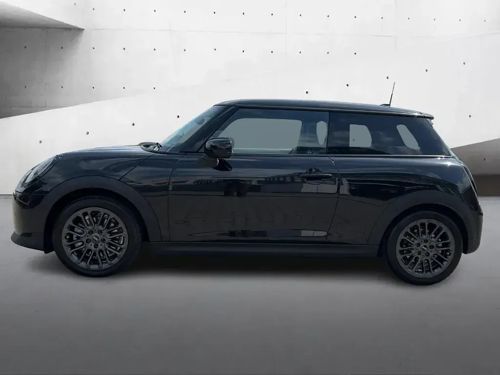 Używany Mini Cooper Favoured 114 kW (156 KM) 2025 Czarny Hatchback