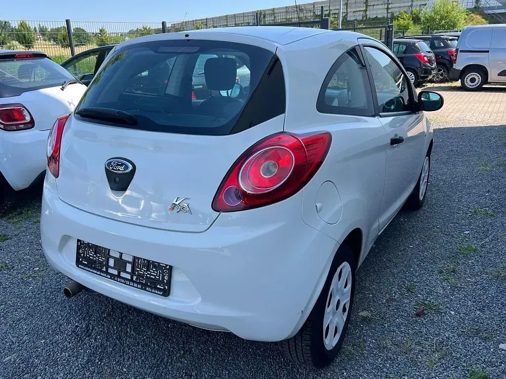 Gebraucht Ford Ka Ambiente 69 PS (50 kW) 2014 Weiß Kleinwagen