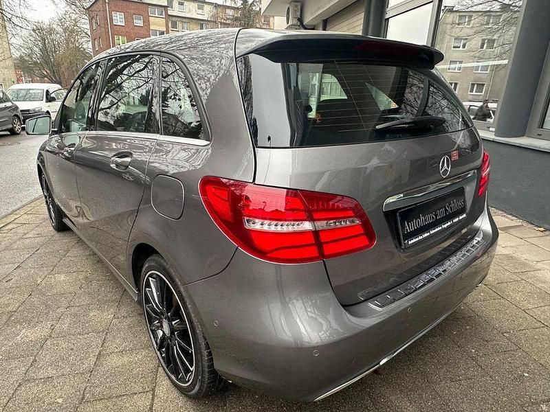 Gebraucht Mercedes B180 122 PS (89 kW) 2017 Grau Van / Kleinbus