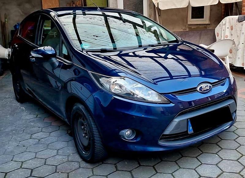 Blau Gebraucht 2010 Ford Fiesta Trend Limousine | 2.900 € (Guter Preis) - Bild 1/4