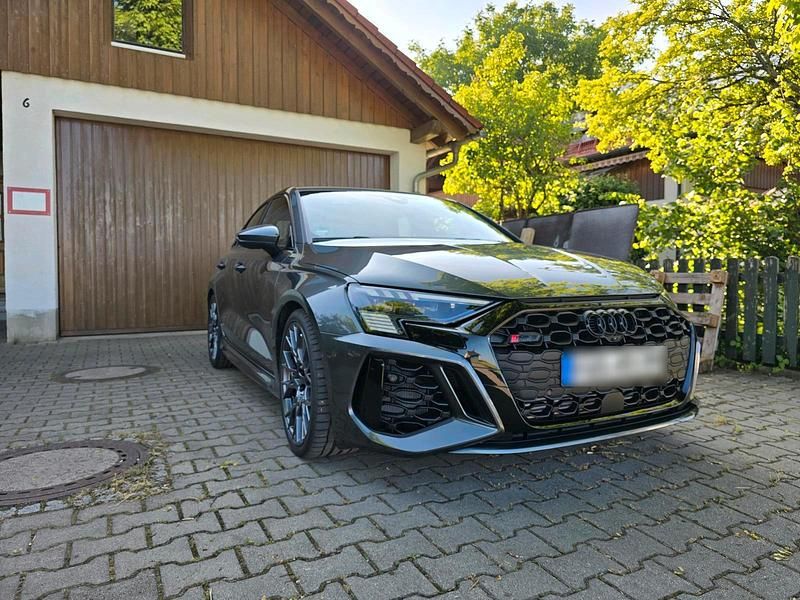 Gebraucht Audi RS3 Ambiente 400 PS (294 kW) 2023 Grau Limousine