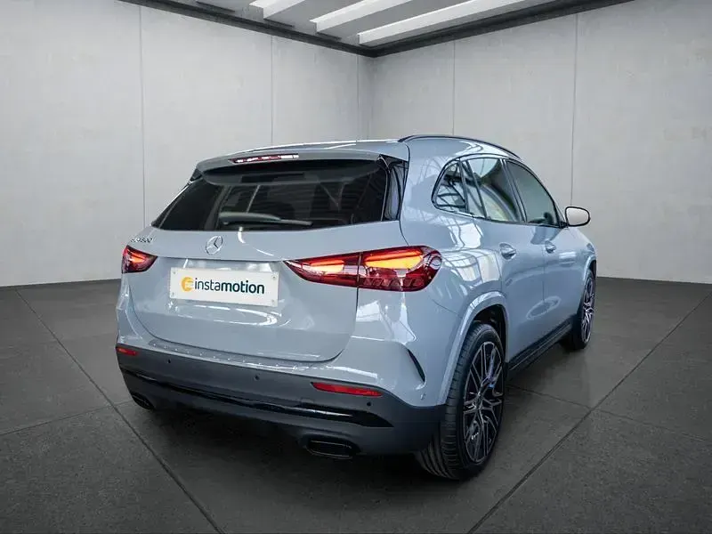Usata Mercedes GLA200 163 CV (119 kW) 2026 Grigio SUV