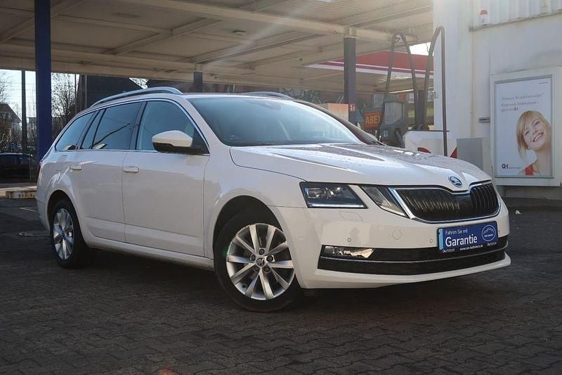Weiß Gebraucht 2019 Skoda Octavia Style Kombi | 10.950 € (Superpreis) - Bild 1/4