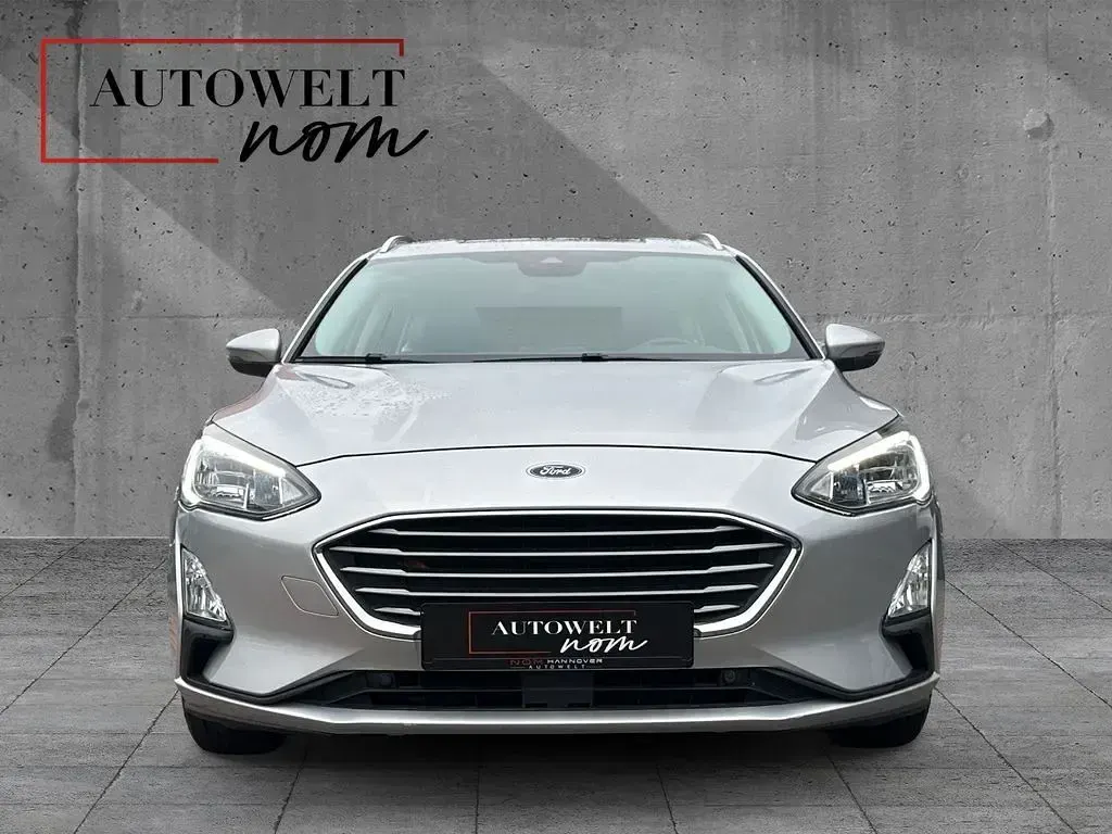 Usado Ford Focus 120 HP (88 kW) 2020 Cinzento Sedan