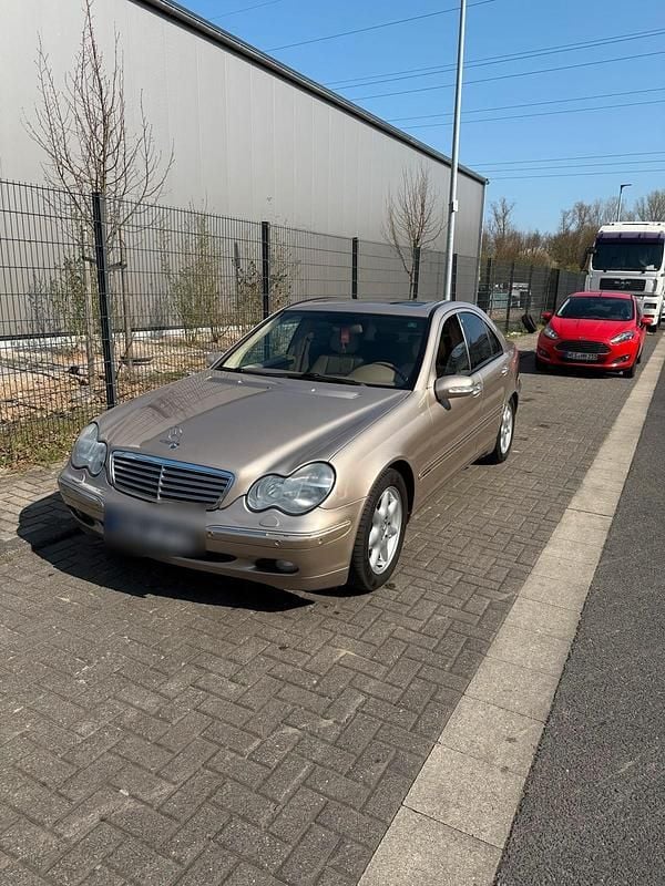 Gold Gebraucht 2002 Mercedes C220 Elegance Limousine | 4.500 € (Etwas zu teuer) - Bild 1/4