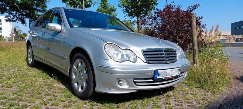 Silber Gebraucht 2004 Mercedes C180 Elegance Limousine | 4.600 € (Etwas zu teuer) - Bild 1/4