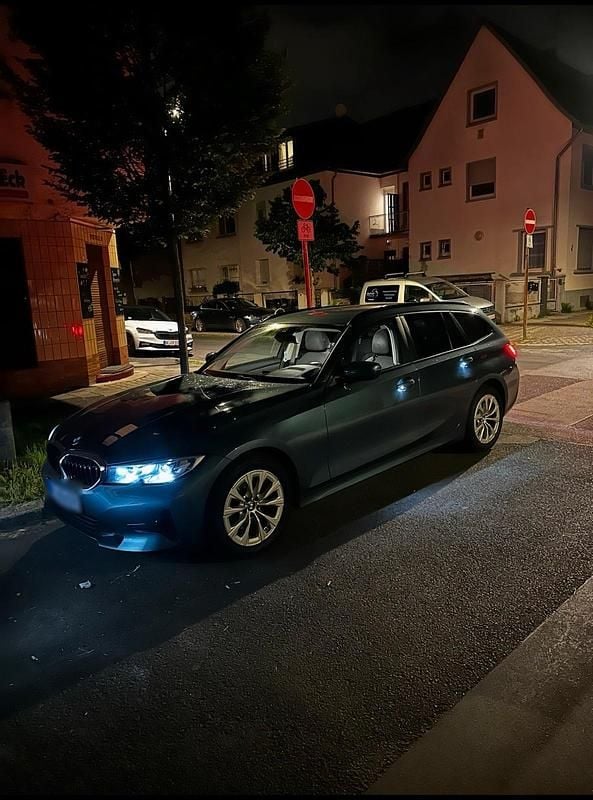 Gebraucht BMW 320e 190 PS (139 kW) 2020 Grün Kombi