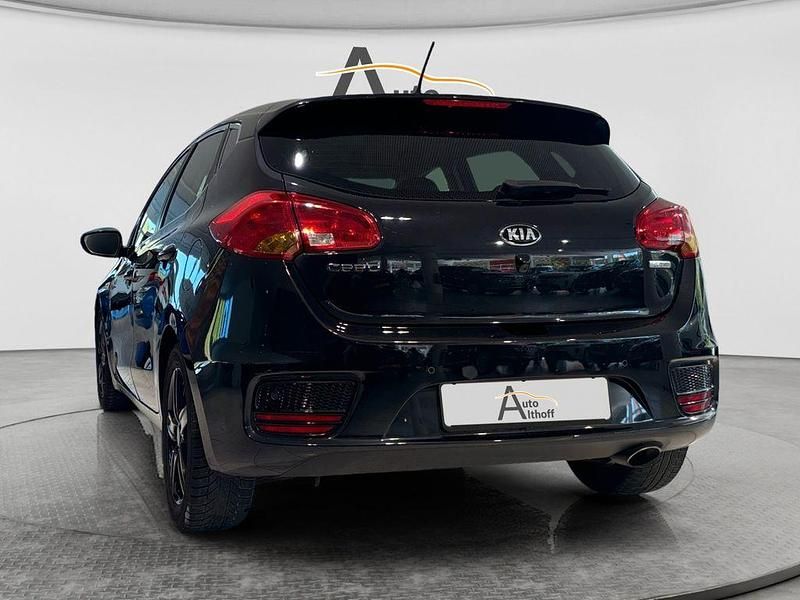 Second-hand Kia Ceed 101 CP (74 kW) 2016 Negru Hatchback